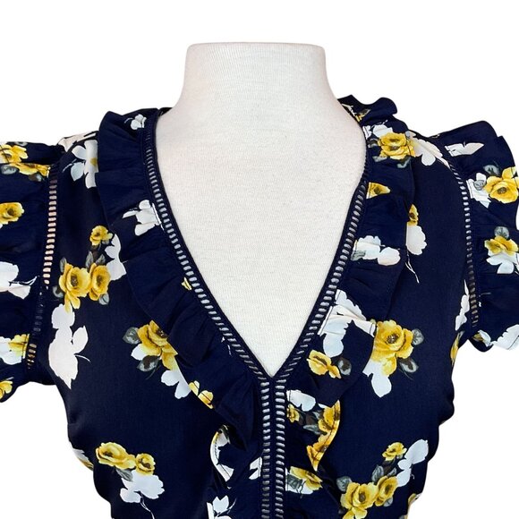 J by JOA Ruffled V-Neck Navy Floral Ladder Trim Open Tie Back Crop Top Medium - Picture 2 of 8